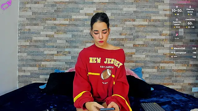 Snapshot of violett__golden chatting on October 2025 02:12:02 AM violett golden online show from October 2025 02:12:02 AM