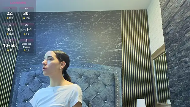 Snapshot of violett__golden chatting on September 2025 11:17:02 AM violett golden online show from September 2025 11:17:02 AM