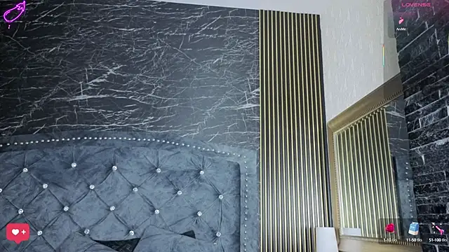 Snapshot of violett__golden chatting on September 2025 10:43:02 AM violett golden online show from September 2025 10:43:02 AM