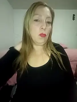 Snapshot of Estefania_Arce chatting on December 2025 01:42:01 AM Estefania Arce online show from December 2025 01:42:01 AM