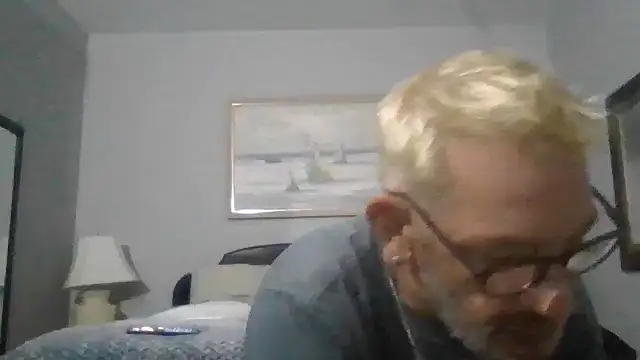 Snapshot of FoxnMouse chatting on October 2025 02:52:02 AM FoxnMouse online show from October 2025 02:52:02 AM