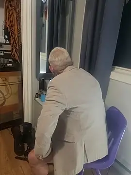 Snapshot of FoxnMouse chatting on November 2025 02:25:01 AM FoxnMouse online show from November 2025 02:25:01 AM