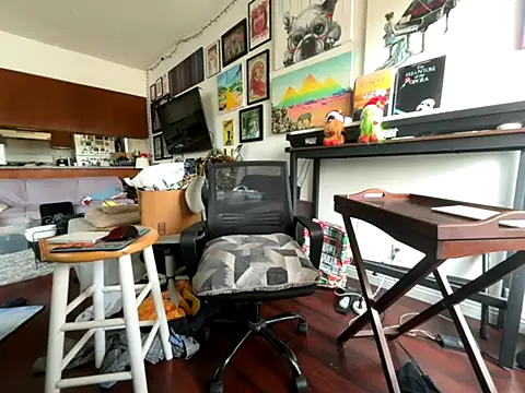 Pupscritch online show from November 2025 08:58:01 PM