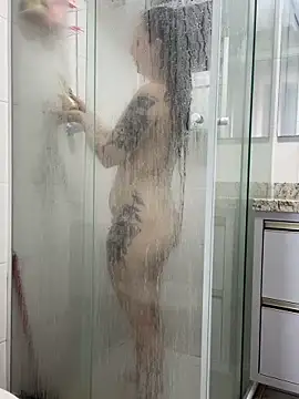 Snapshot of yumi-hot chatting on April 2026 04:44:02 PM yumi-hot online show from April 2026 04:44:02 PM