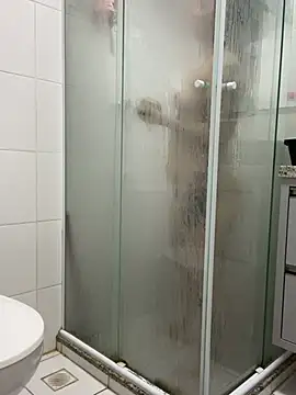 Snapshot of yumi-hot chatting on April 2026 04:52:01 PM yumi-hot online show from April 2026 04:52:01 PM