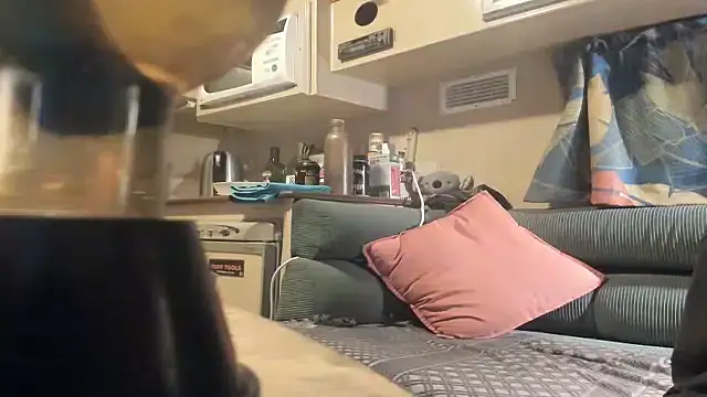 Snapshot of KrystalRoss chatting on November 2025 10:19:01 AM KrystalRoss online show from November 2025 10:19:01 AM