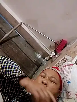 Snapshot of Mamapm20 chatting on October 2025 10:33:02 PM Mamapm20 online show from October 2025 10:33:02 PM