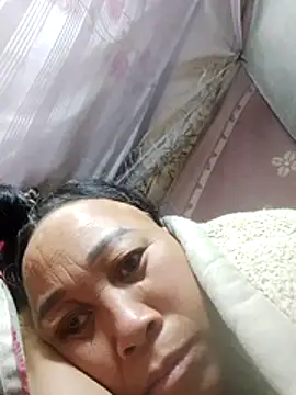 Snapshot of Mamapm20 chatting on December 2025 09:58:02 PM Mamapm20 online show from December 2025 09:58:02 PM