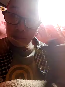 Snapshot of Mamapm20 chatting on December 2025 09:42:02 PM Mamapm20 online show from December 2025 09:42:02 PM