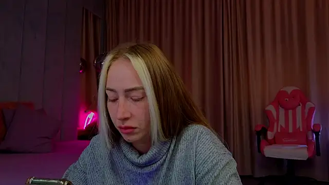 Reina Cummings online show from October 2025 06:26:02 AM