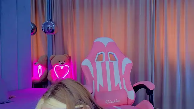 Snapshot of Reina_Cummings chatting on November 2025 06:49:02 AM Reina Cummings online show from November 2025 06:49:02 AM