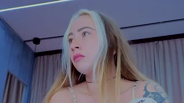 Snapshot of Reina_Cummings chatting on November 2025 07:34:01 AM Reina Cummings online show from November 2025 07:34:01 AM