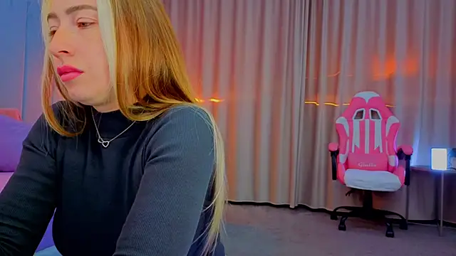 Reina Cummings online show from October 2025 06:04:02 AM