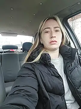 Reina Cummings online show from April 2026 06:42:02 AM