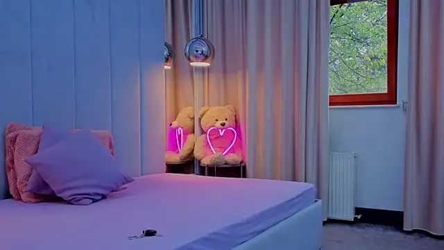 Snapshot of Reina_Cummings chatting on November 2025 06:39:01 AM Reina Cummings online show from November 2025 06:39:01 AM