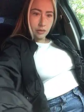 Reina Cummings online show from September 2025 04:52:01 AM