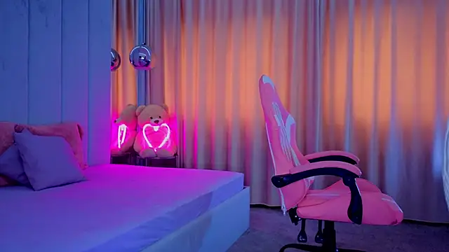 Snapshot of Reina_Cummings chatting on October 2025 06:34:02 AM Reina Cummings online show from October 2025 06:34:02 AM