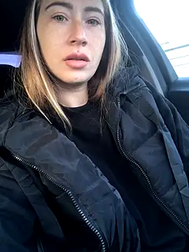 Reina Cummings online show from September 2025 04:41:02 AM