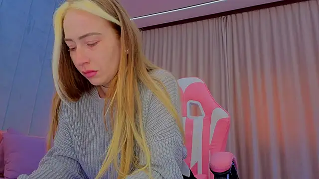 Snapshot of Reina_Cummings chatting on November 2025 07:24:02 AM Reina Cummings online show from November 2025 07:24:02 AM