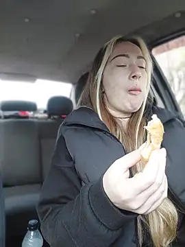 Reina Cummings online show from April 2026 05:20:02 AM