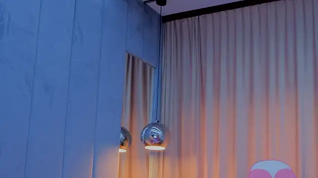 Snapshot of Reina_Cummings chatting on November 2025 07:12:02 AM Reina Cummings online show from November 2025 07:12:02 AM