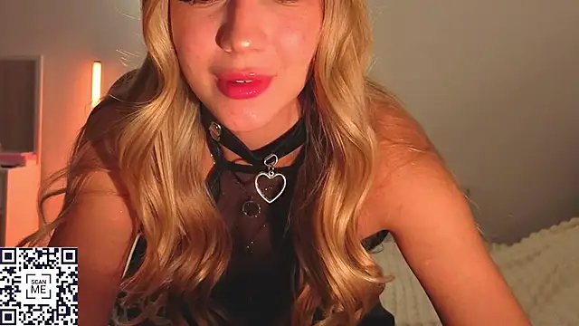 Martina Isseee online show from October 2025 04:48:02 PM