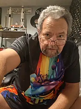 Snapshot of SueNixon chatting on October 2025 12:21:02 AM SueNixon online show from October 2025 12:21:02 AM
