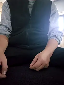 starvingo2002 online show from October 2025 05:26:01 AM