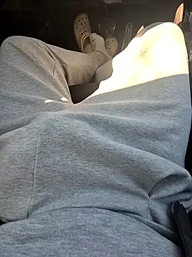 starvingo2002 online show from November 2025 02:37:01 AM