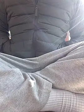 starvingo2002 online show from October 2025 01:48:01 AM