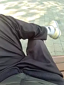 starvingo2002 online show from November 2025 02:04:01 AM