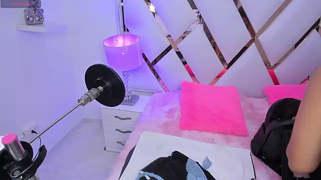 megann  up online show from November 2025 03:32:02 AM