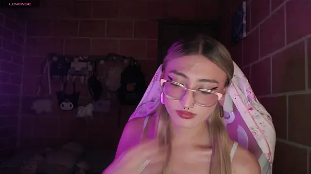 Snapshot of Andrea_camilaaa chatting on May 2026 03:12:02 AM Andrea camilaaa online show from May 2026 03:12:02 AM