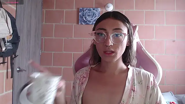 Andrea camilaaa online show from February 2026 01:44:02 PM