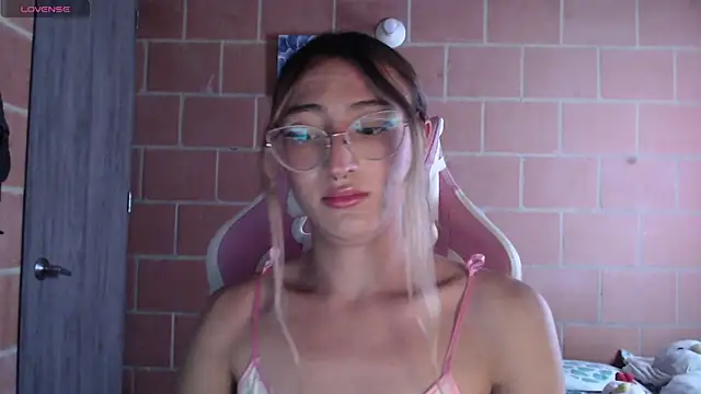 Andrea camilaaa online show from December 2025 04:35:02 PM