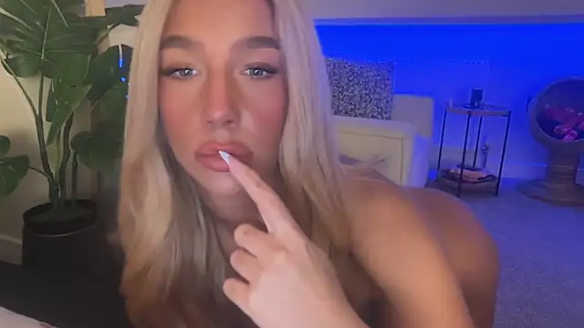 KENNIEXROSE online show from November 2025 07:28:02 PM