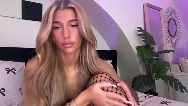 KENNIEXROSE online show from February 2026 11:02:01 PM