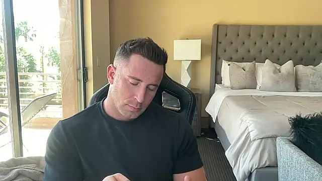 brettmycles28 online show from October 2025 06:00:01 PM