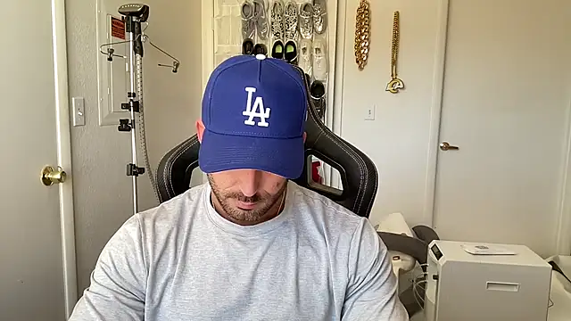 brettmycles28 online show from July 2026 09:59:02 PM