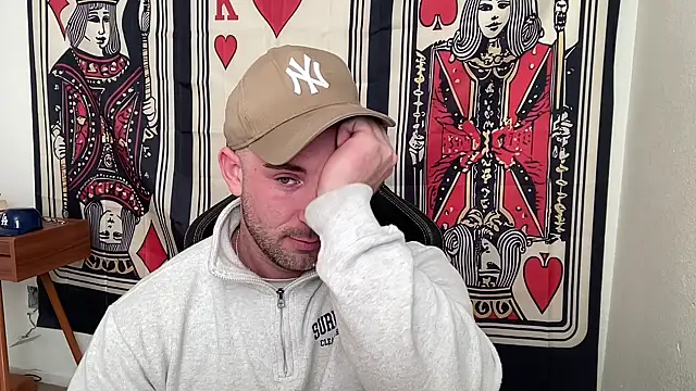 brettmycles28 online show from December 2025 05:27:02 PM