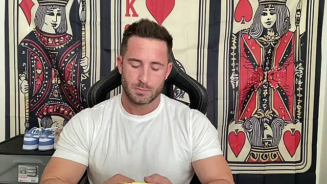 brettmycles28 online show from November 2025 05:17:02 PM