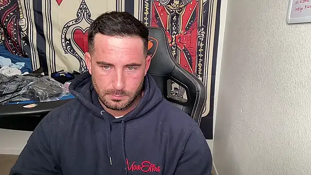 brettmycles28 online show from February 2026 06:38:01 PM