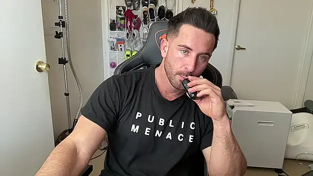 brettmycles28 online show from June 2026 04:13:01 PM
