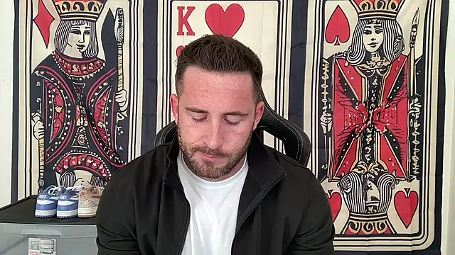 brettmycles28 online show from November 2025 03:59:02 PM