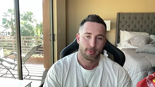 brettmycles28 online show from November 2025 06:08:01 PM