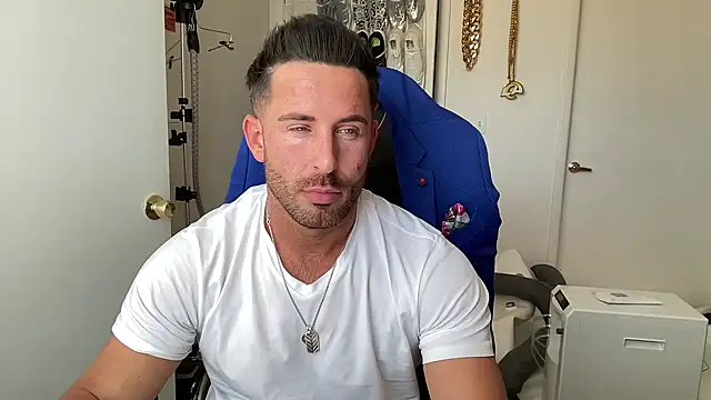 brettmycles28 online show from June 2026 06:29:01 PM