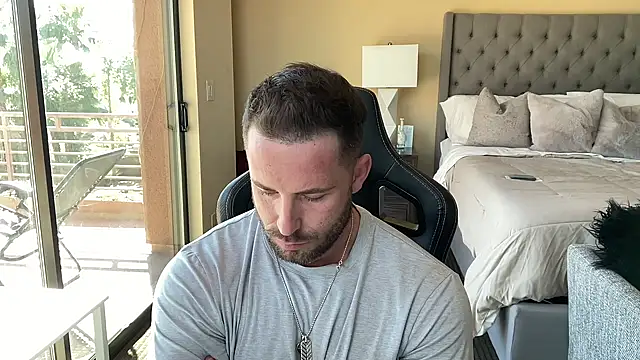 brettmycles28 online show from October 2025 05:54:01 PM