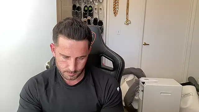 brettmycles28 online show from June 2026 03:18:01 PM
