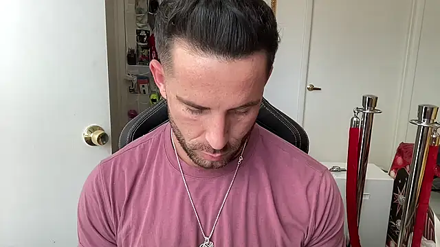 brettmycles28 online show from June 2026 04:15:02 PM