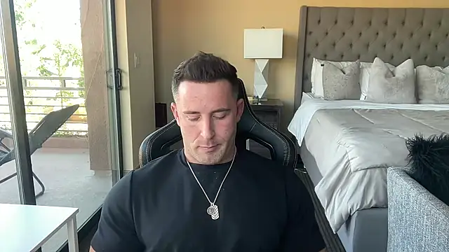 brettmycles28 online show from October 2025 10:02:01 PM